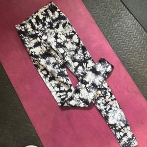 Euc Wunder under 25” tight size 6